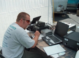 Eric (KB9TKF) operating 2 meter sideband Field Day 2005