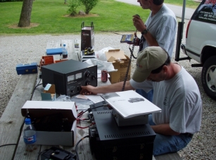 Dale NX8N talks with David KR4JA on Bill N9FDE's new Icom IC-7000 with the help of a SB1000 Amp. We beleive in having BIG portable setup's.