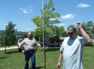 Dan W9FCC and Blake N9TMZ check antenna field strength 